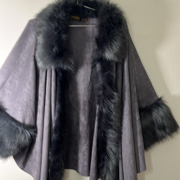 JAYLEY Grey Faux Fur Faux Suede Cape - Picture 6 of 13